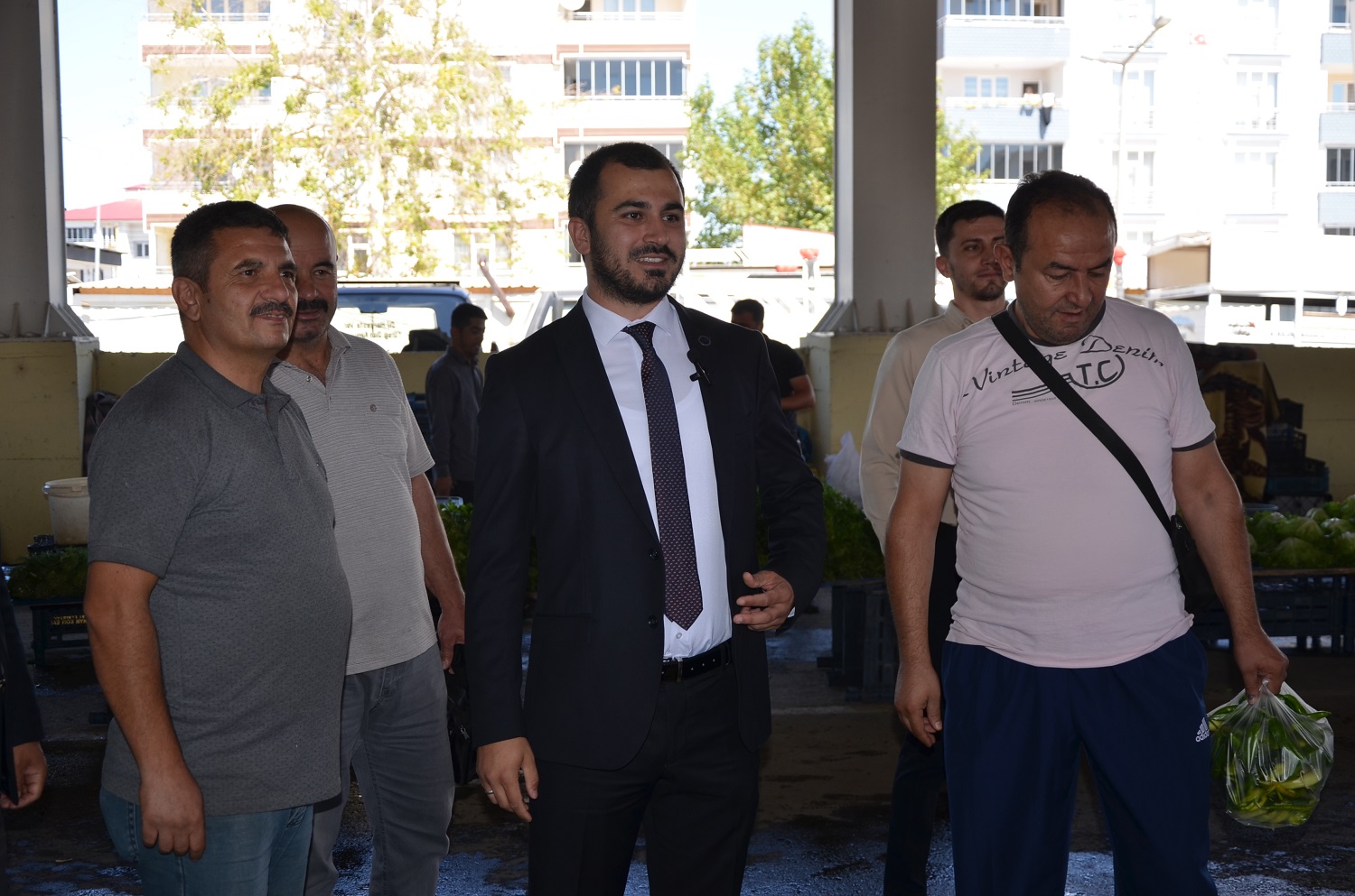 Anahtar Parti İlçe Başkanı Alperen Kır, Pazar Yerinde Esnafla Buluştu (9)