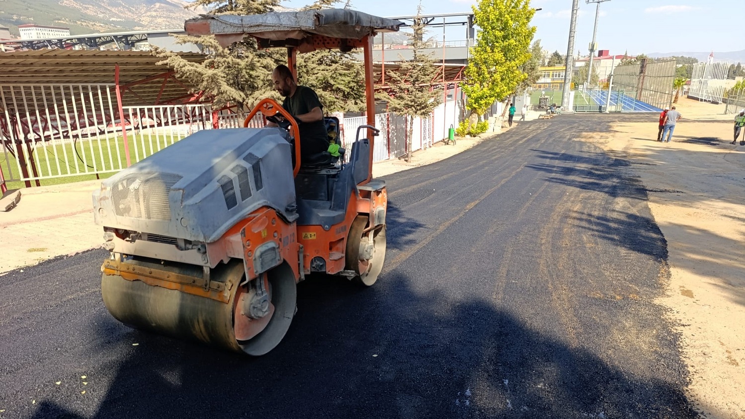 Büyükşehir’den Batıpark Spor Salonu Çevresine Düzenleme (1)