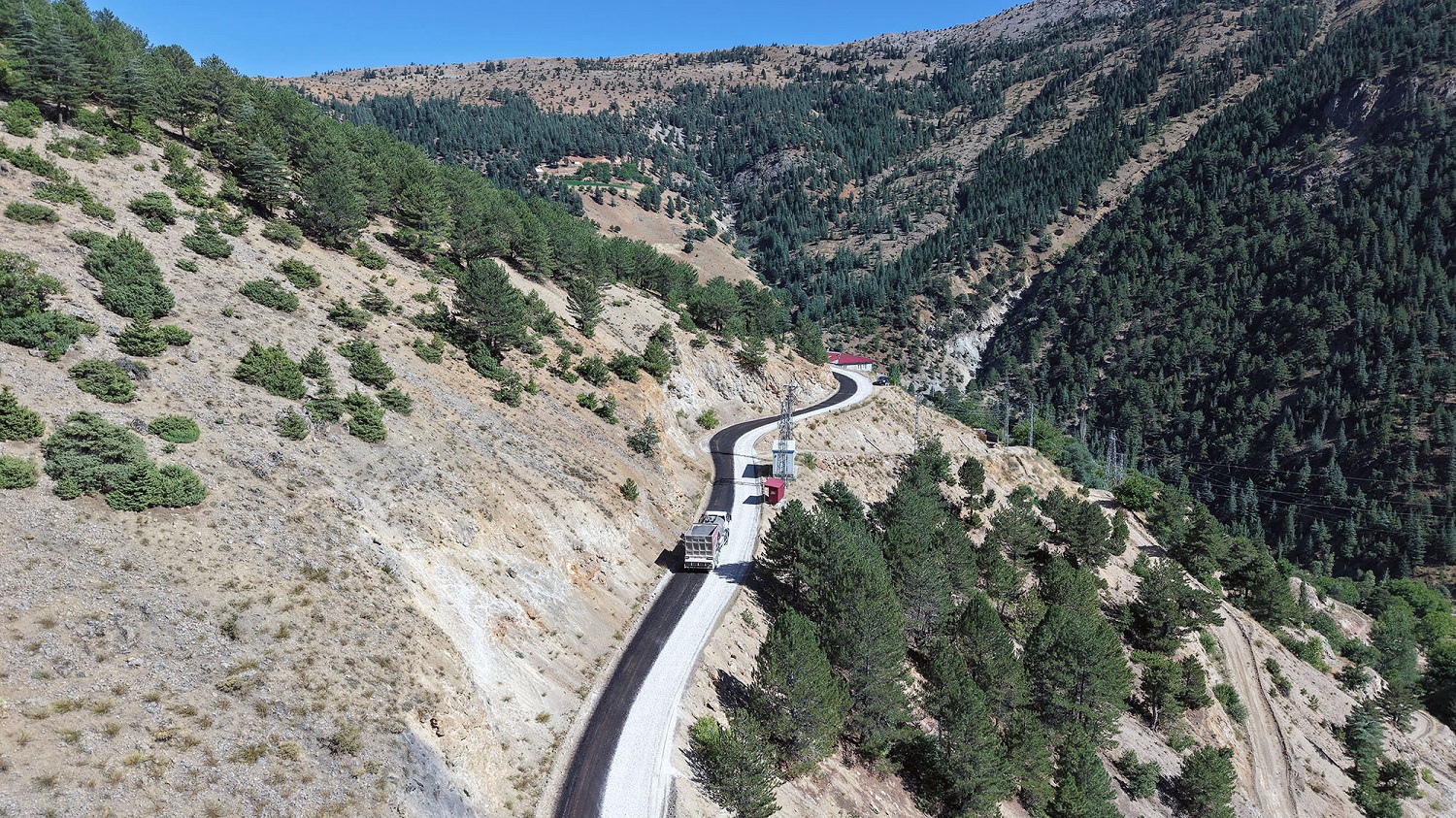 Büyükşehir’den Göksun Kırsalına Konforlu Yol Atağı (3)