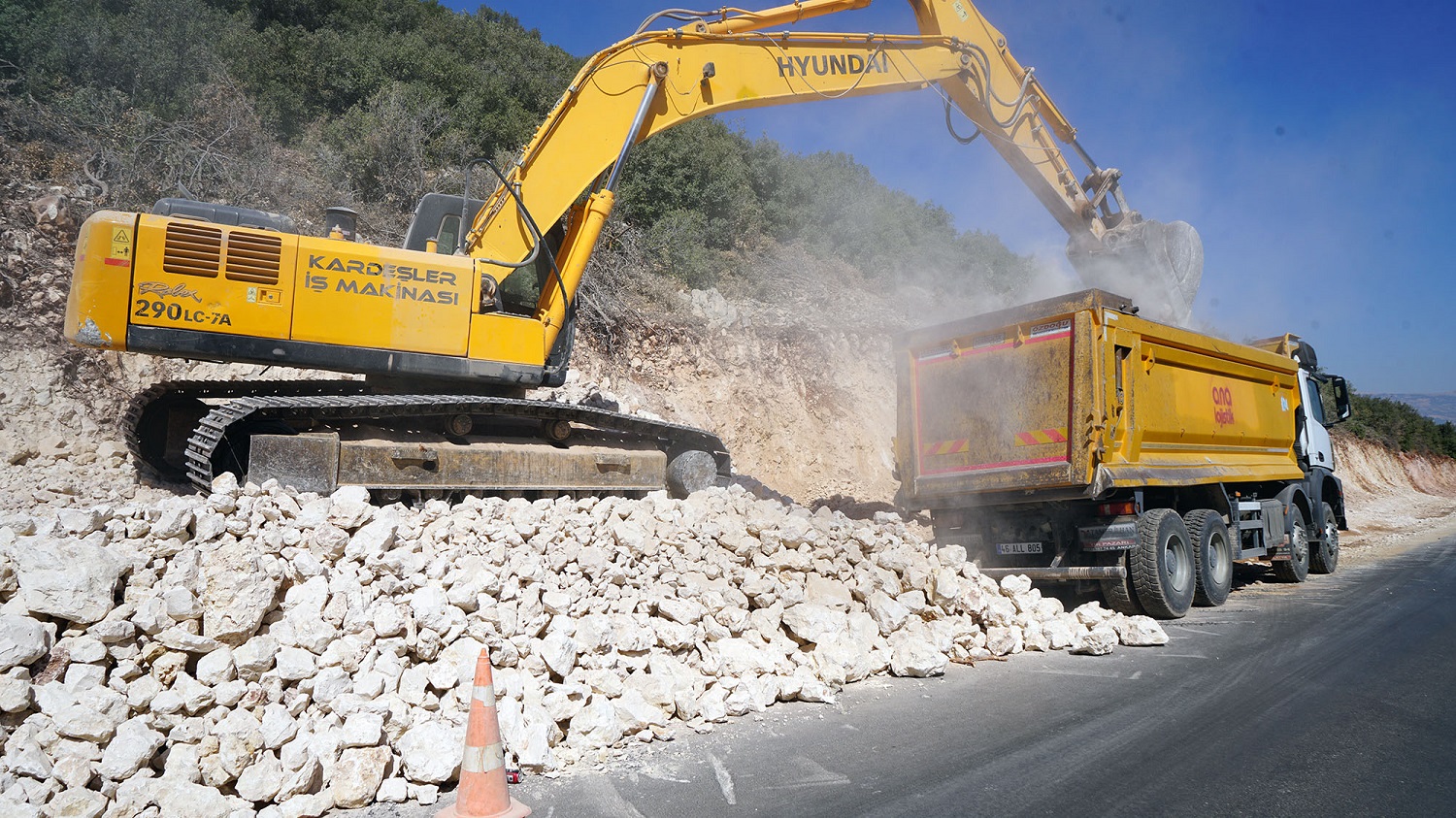 Büyükşehir’den Pazarcık’ta Yol Seferberliği (3)