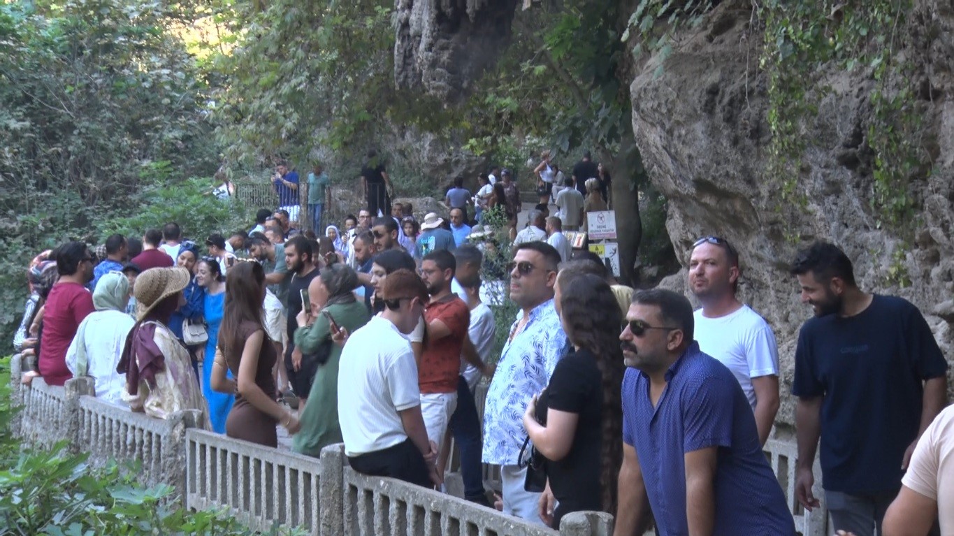 Düden Şelalesi 8 Ayda 605 Bin Ziyaretçiyi Ağırladı, Sıcaklardan Kaçanların Uğrak Noktası Oldu (2)