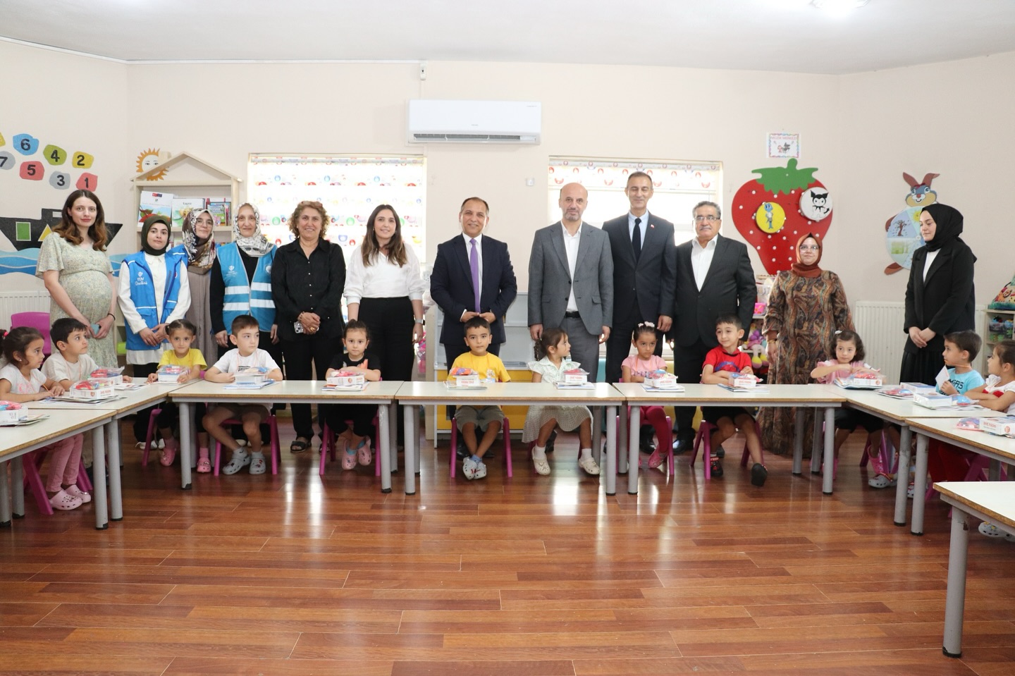 Eğitime Destek Ziyareti Öğrencilere Kırtasiye Hediyesi6