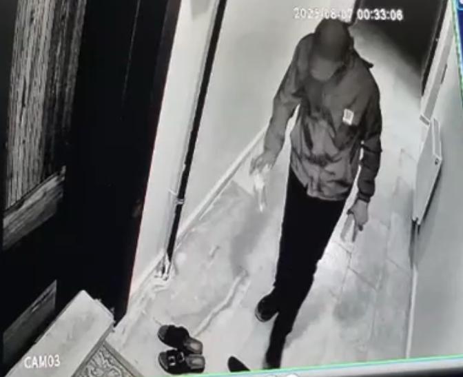 Evi Benzin Döküp Yaktı