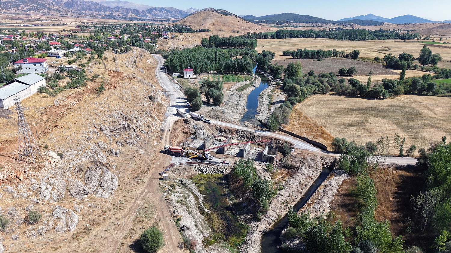 Göksun’daki Modern Köprü Hızla Yükseliyor (4)