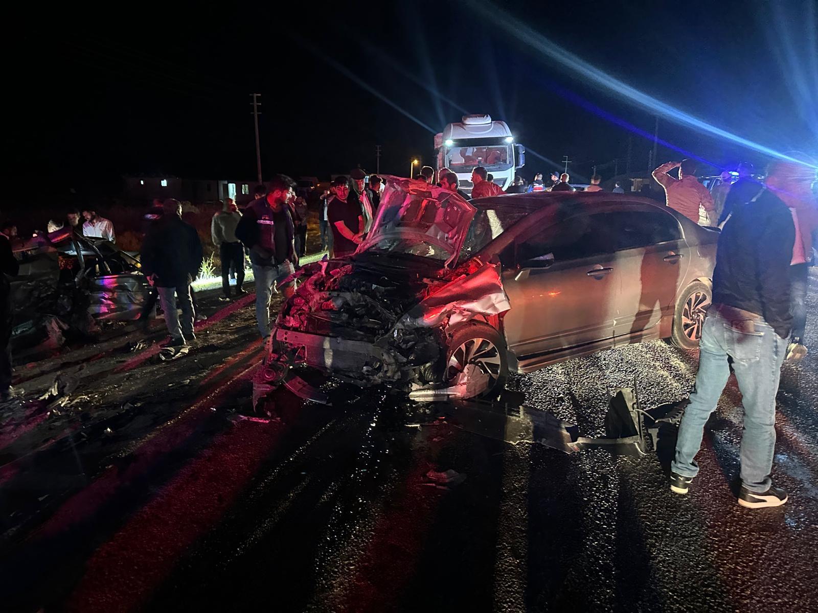 İki Otomobil Kafa Kafaya Çarpıştı 5 Yaralı 2