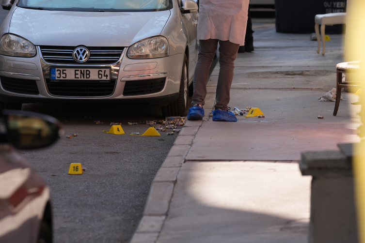 İzmir'de Polis Merkezine Silahlı Saldırı 2 Şehit 3