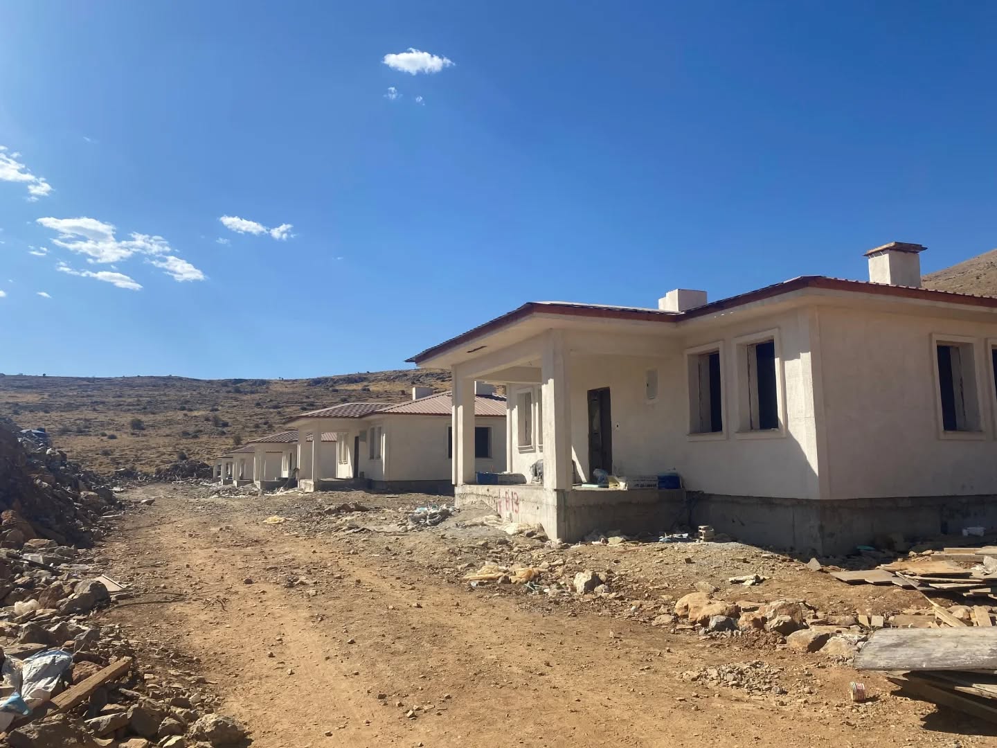 Kaymakam Sarıdoğan, Kırsal Konut Çalışmalarını Yerinde İnceledi2