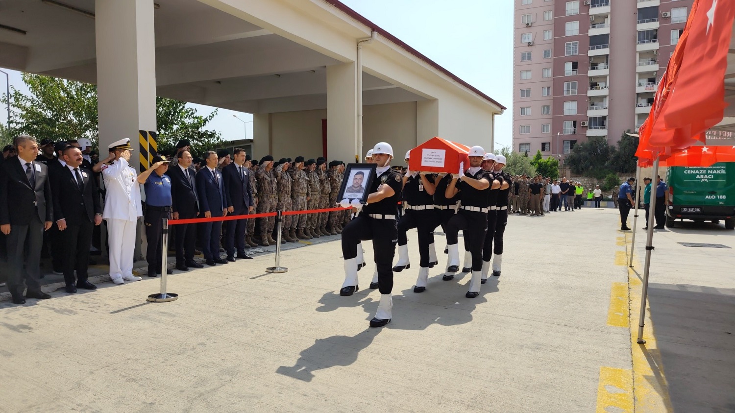 Mersin’de Şehit Düşen Kahramanmaraşlı Polis Memuru İçin Tören Düzenlendi (2)