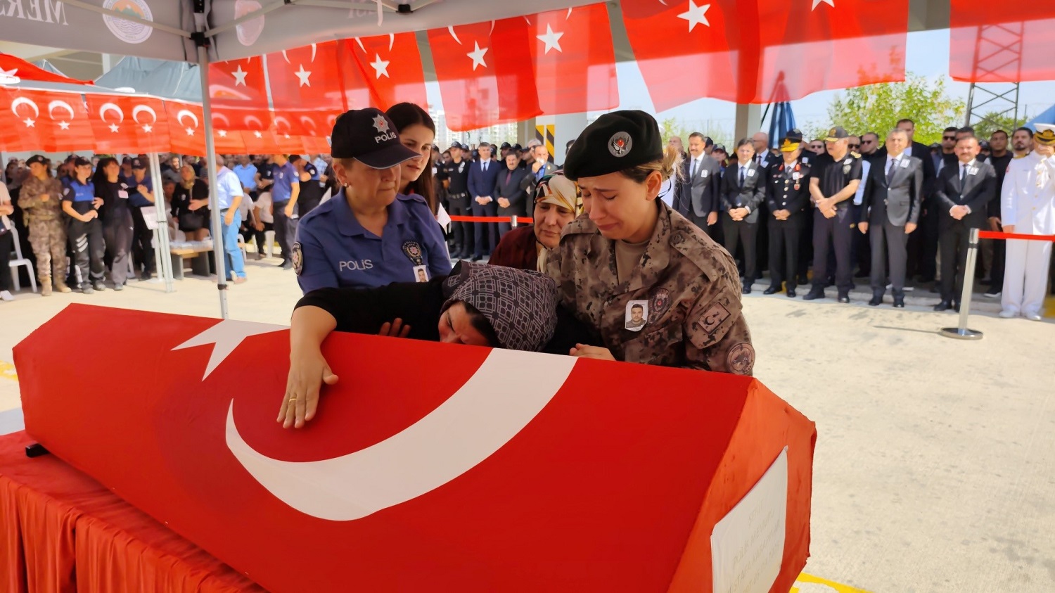 Mersin’de Şehit Düşen Kahramanmaraşlı Polis Memuru İçin Tören Düzenlendi (5)