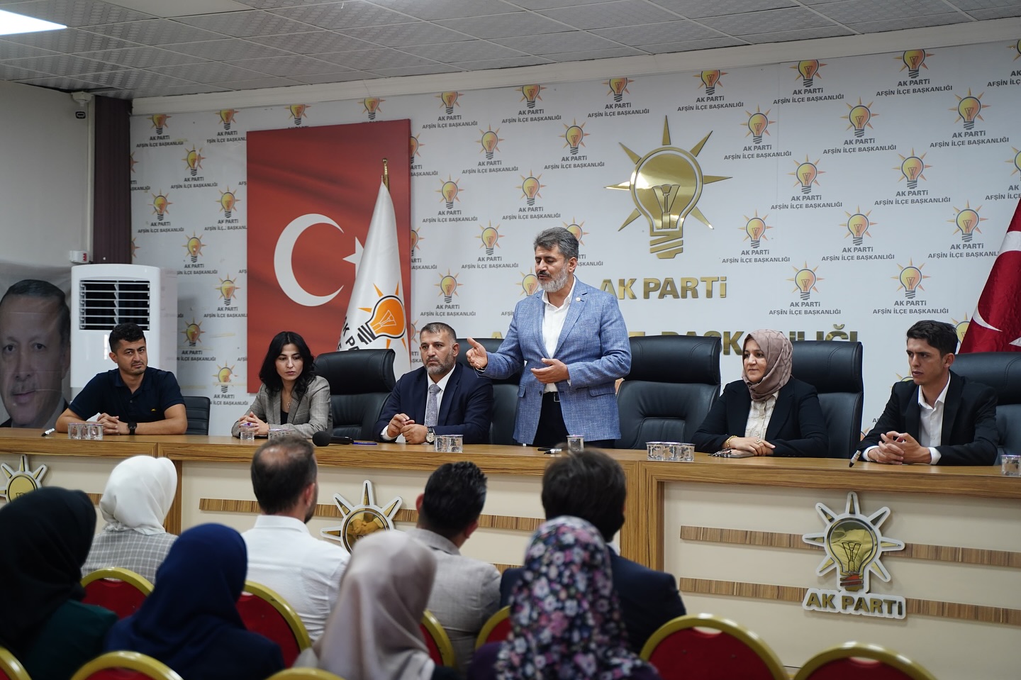 Milletvekili Debgici Afşin’d Şehit Ailesine Ve Vatandaşlara Ziyaret1