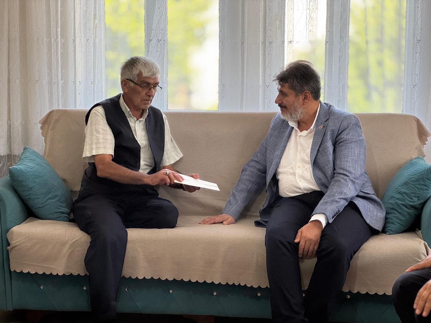 Milletvekili Debgici Afşin’d Şehit Ailesine Ve Vatandaşlara Ziyaret7