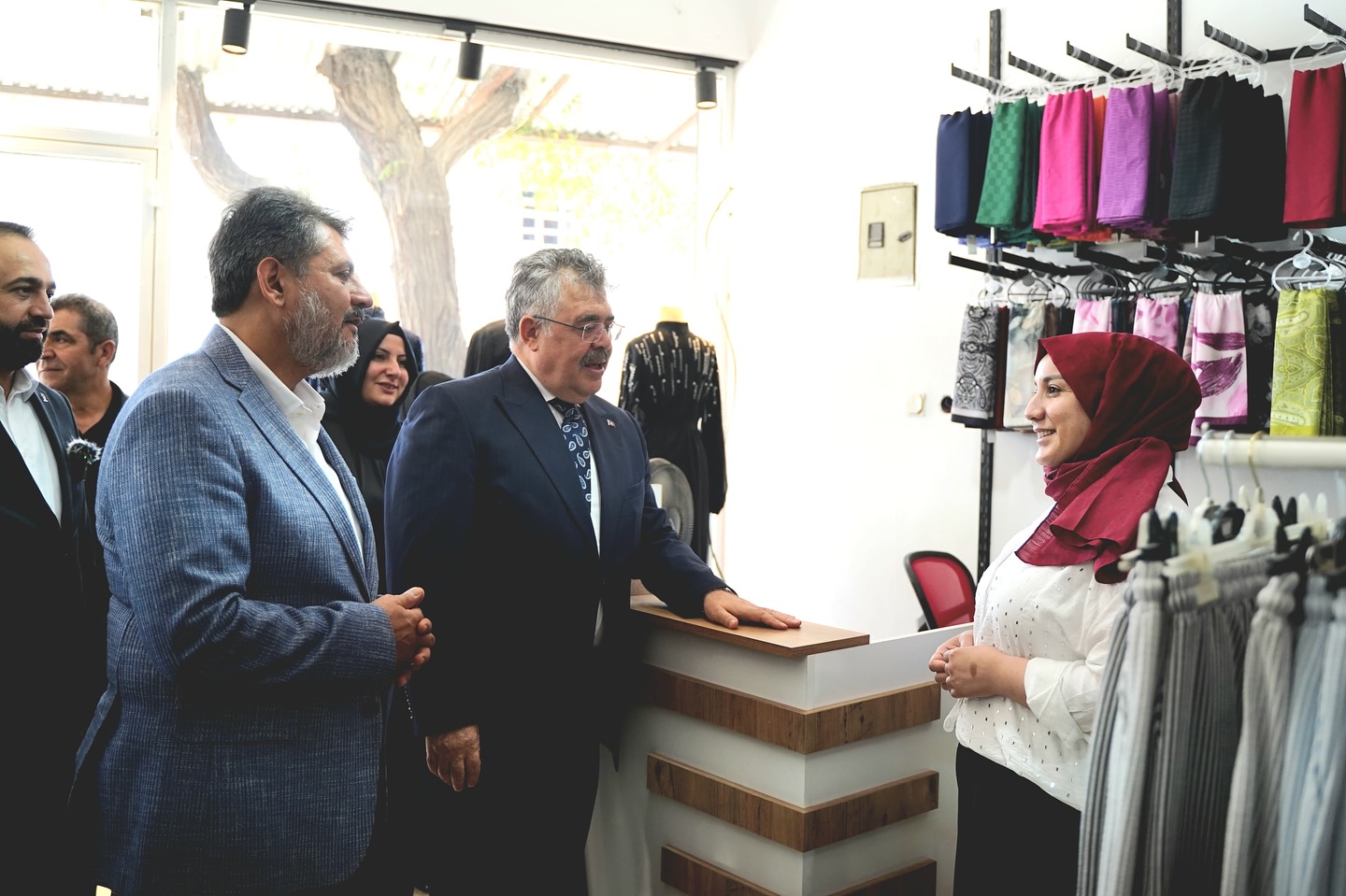 Milletvekili Debgici'den Kanuni Mahallesi Esnafına Ziyaret2