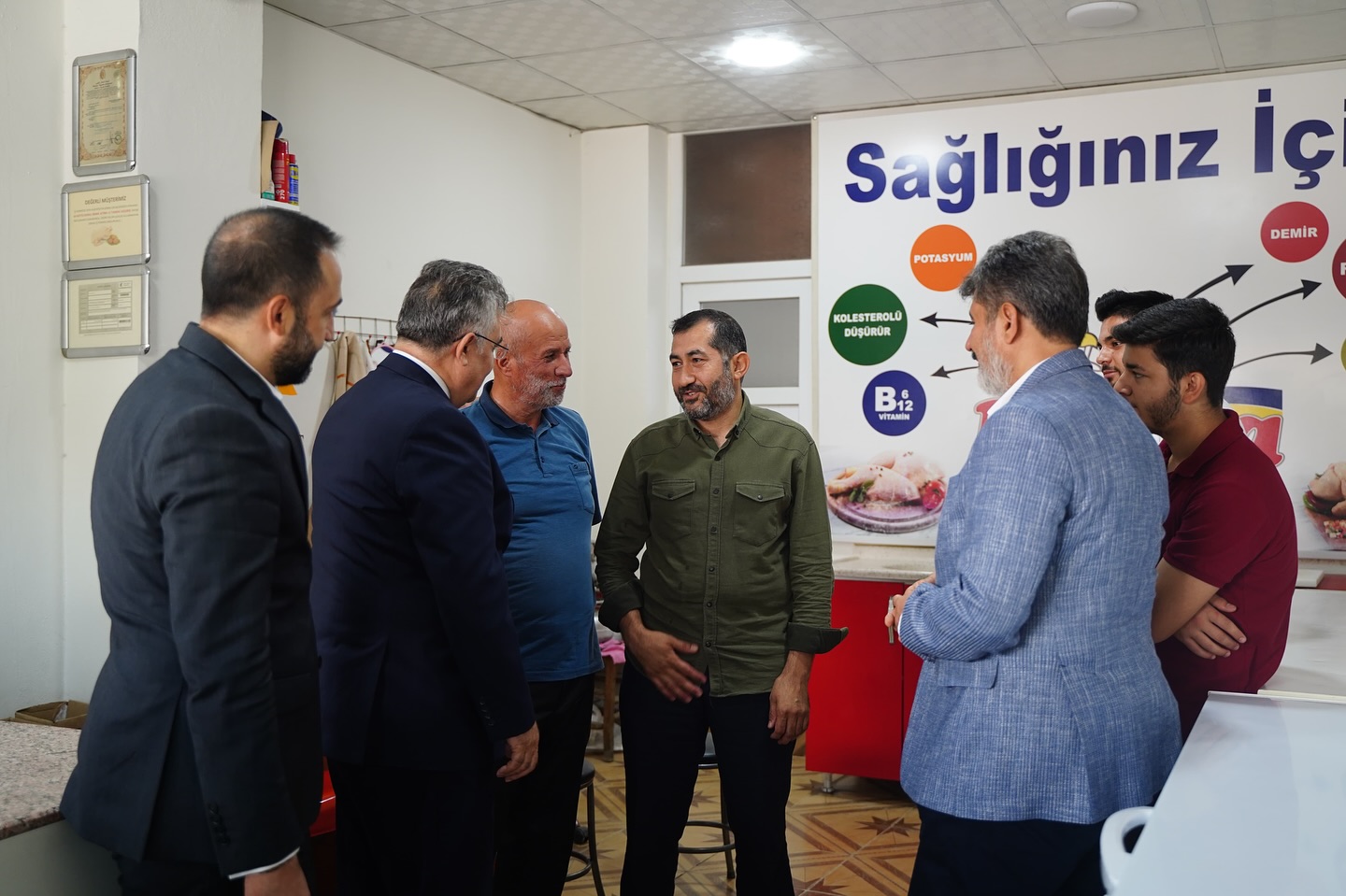 Milletvekili Debgici'den Kanuni Mahallesi Esnafına Ziyaret3