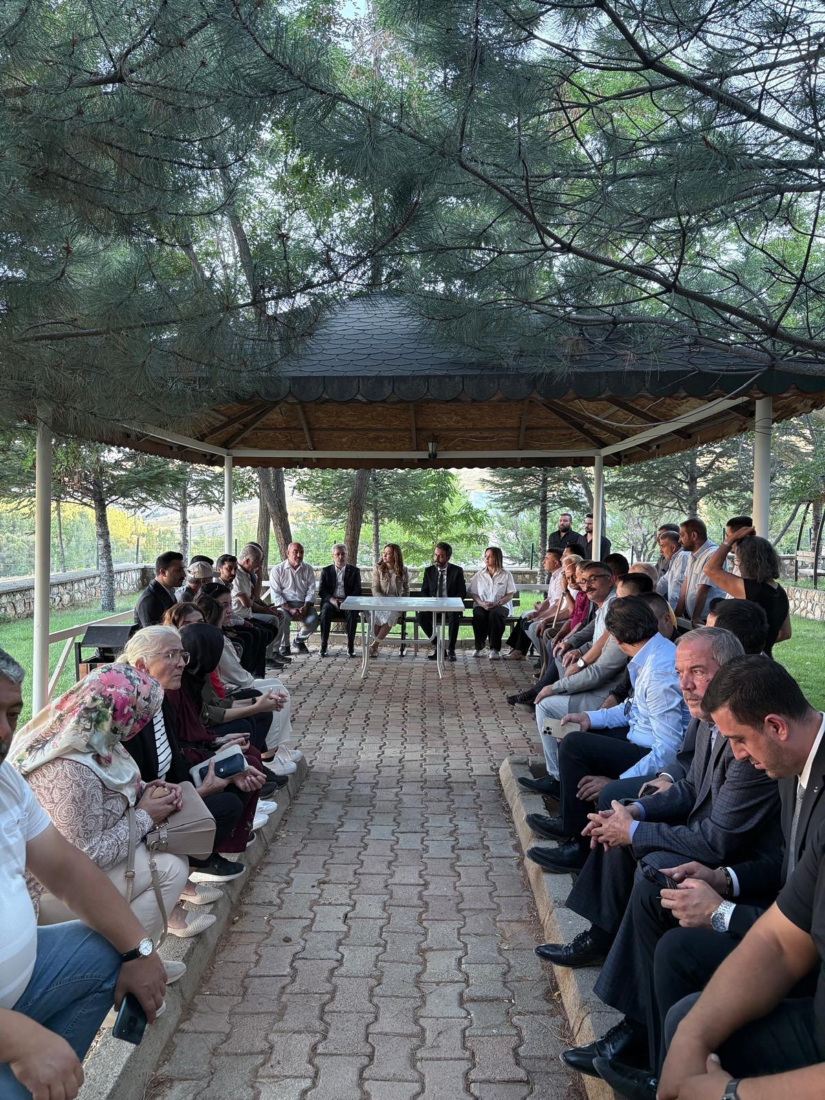 Milletvekili Dora’dan Elbistan’a Ziyaret Mahalle Mahalle Dinledi, Cemevi’ne Ziyaret Gerçekleştirdi4