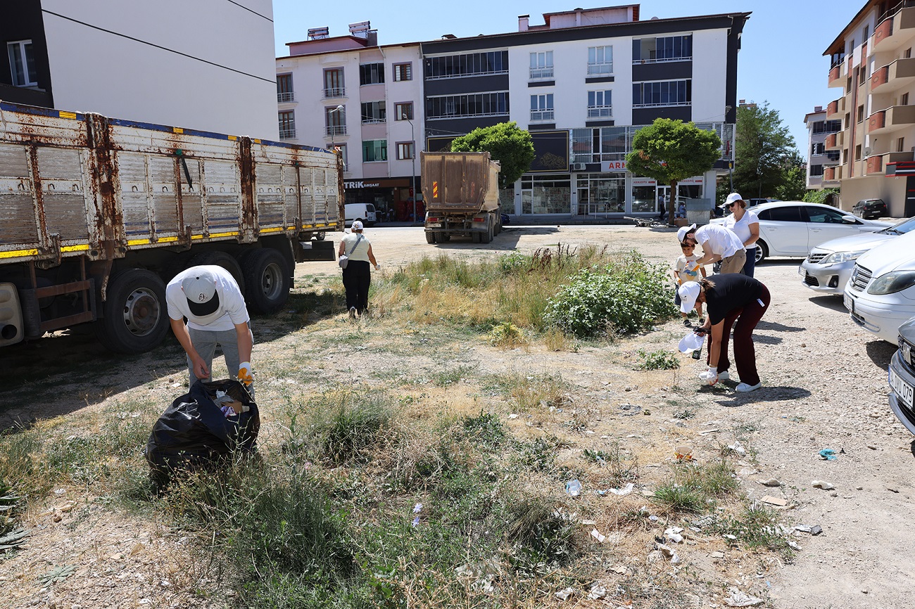 Öğrenciler Farkındalık İçin Sokakları Temizledi (4)