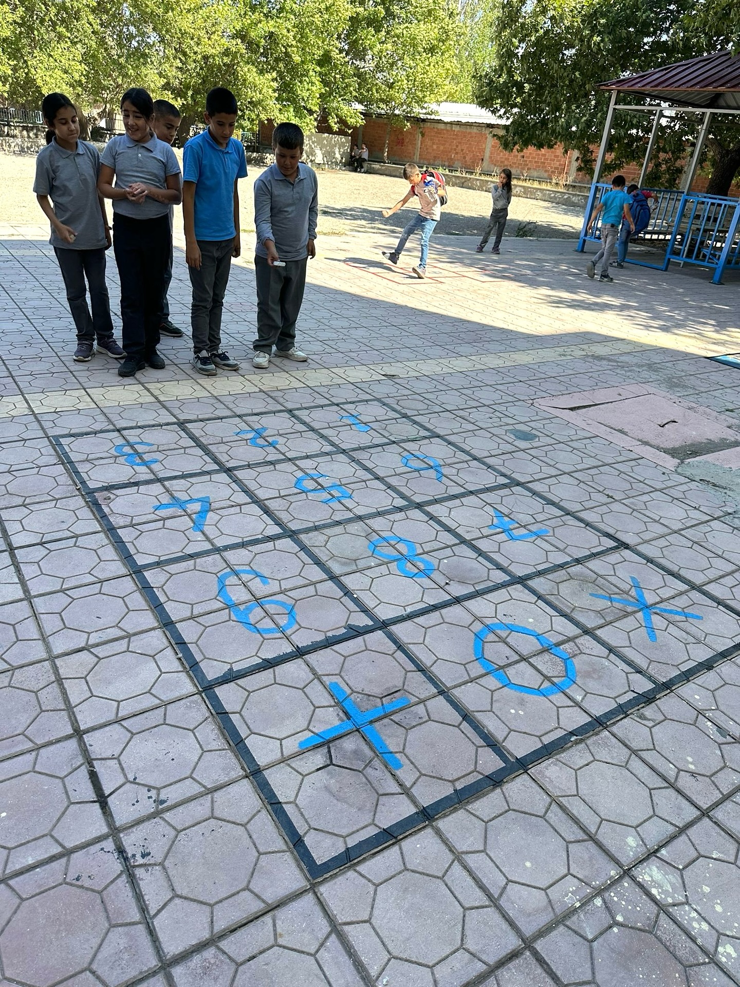 Okul Bahçeleri Geleneksel Oyun Çizgileriyle Renkleniyor6