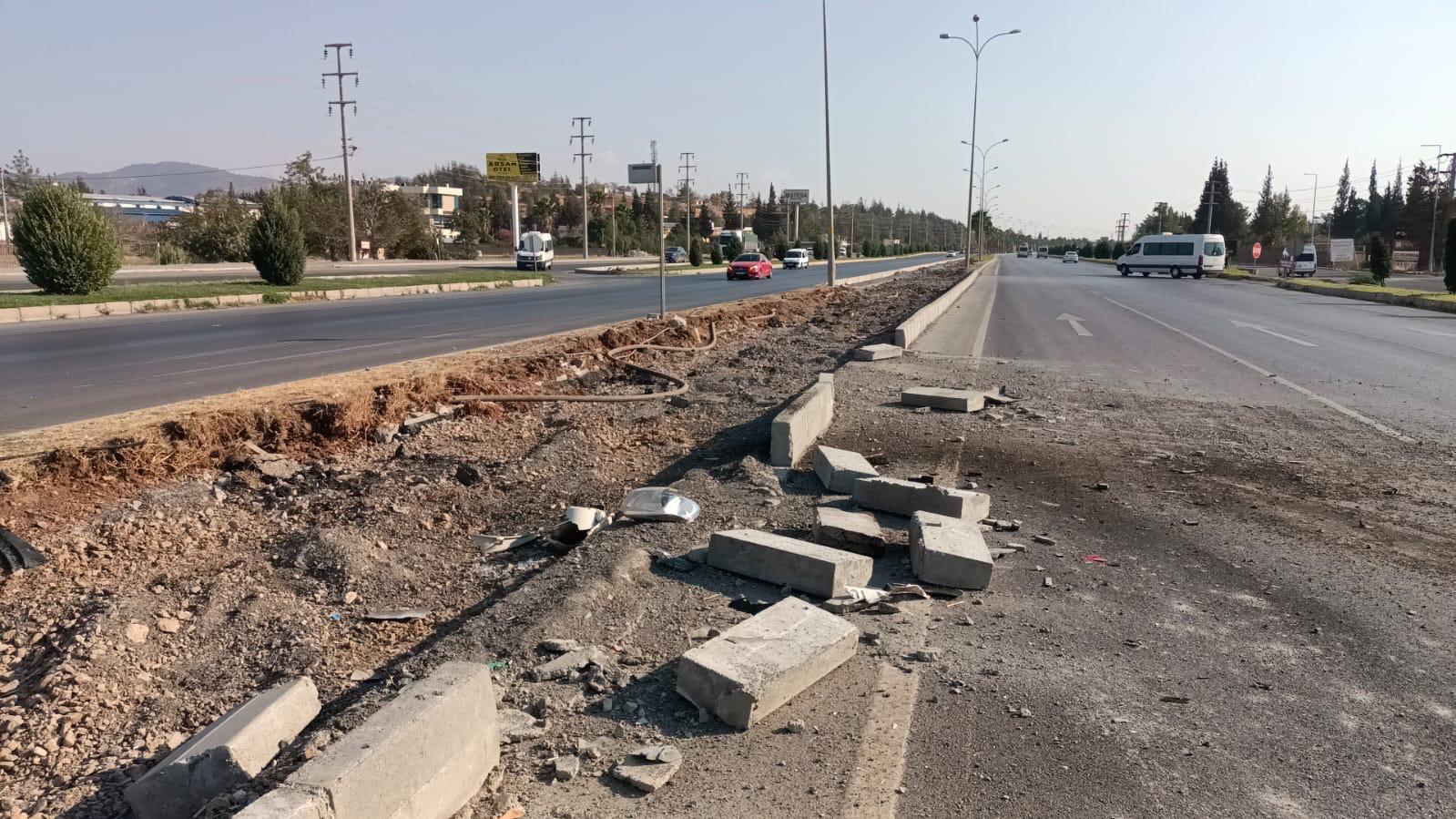 Otomobil Orta Refüje Çarptı 1 Yaralı (2)