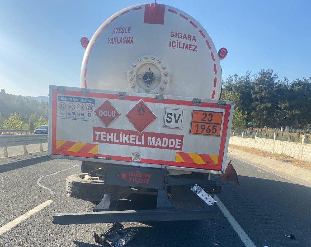 Otomobil Tanker Kazası (1)