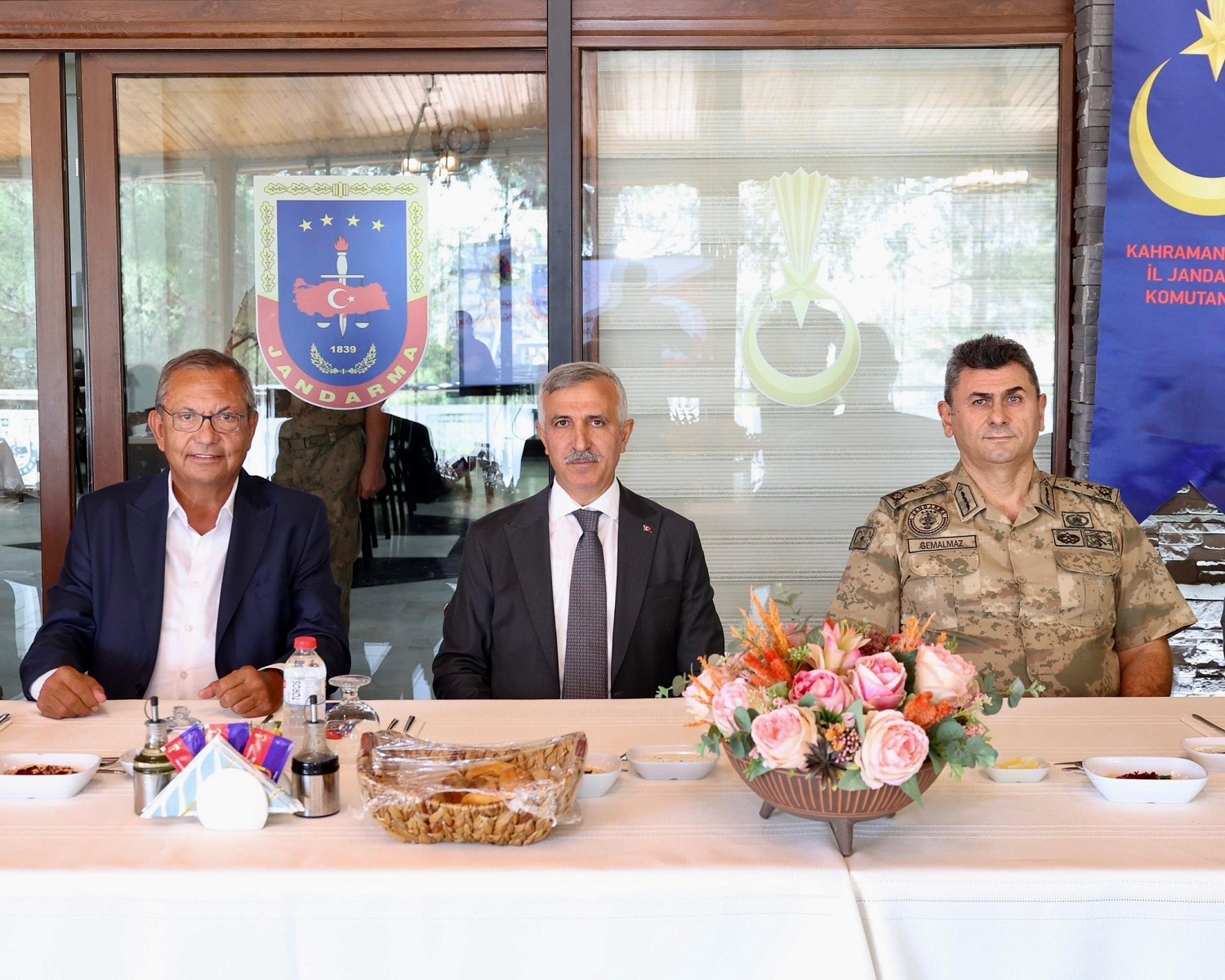 Vali Ünlüer, Jandarma Asayiş Vakfı Üyeleriyle Bir Araya Geldi (2)