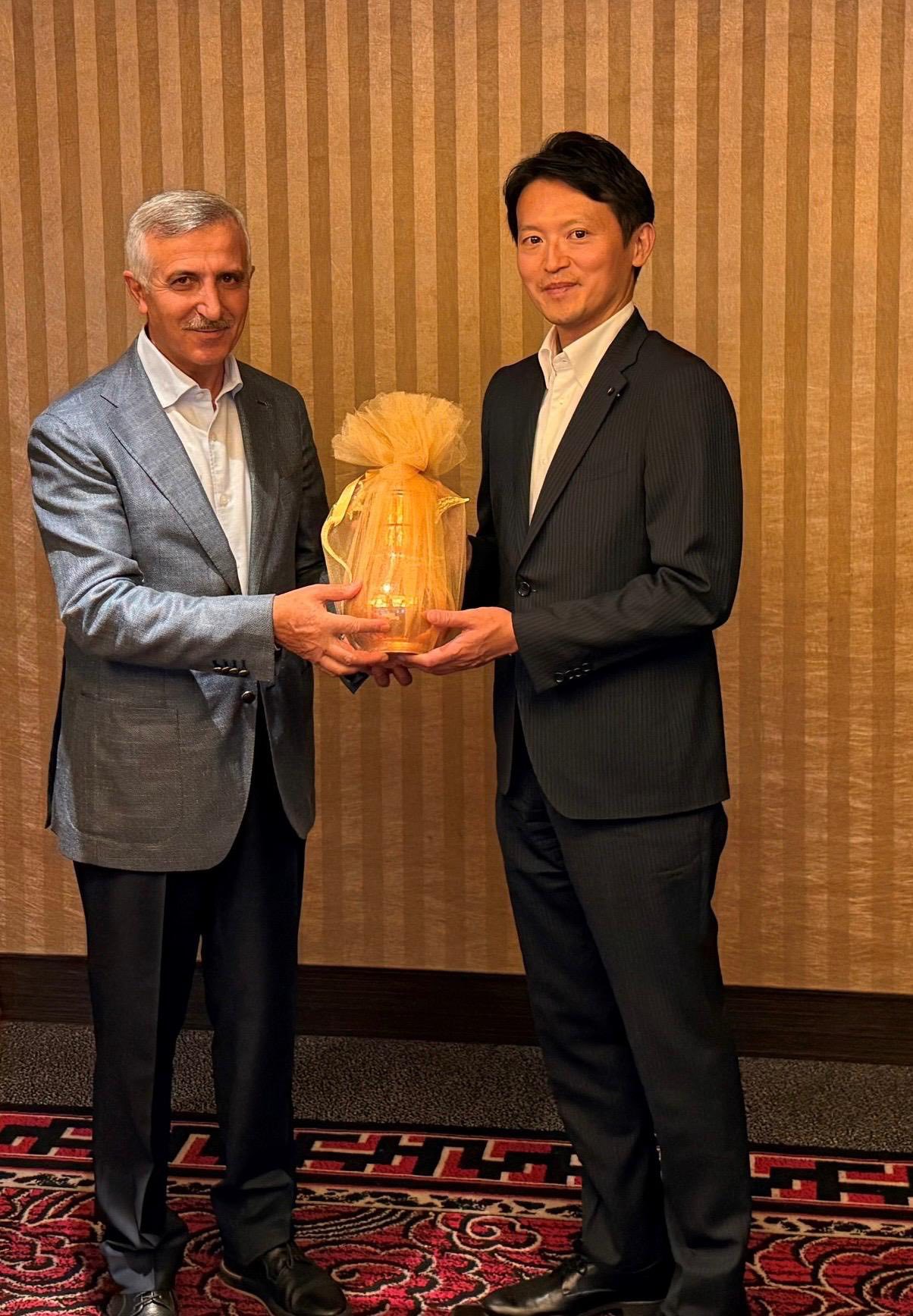 Vali Ünlüer, Japonya’da Hyogo Valisi Motohiko Saito’yu Ziyaret Etti