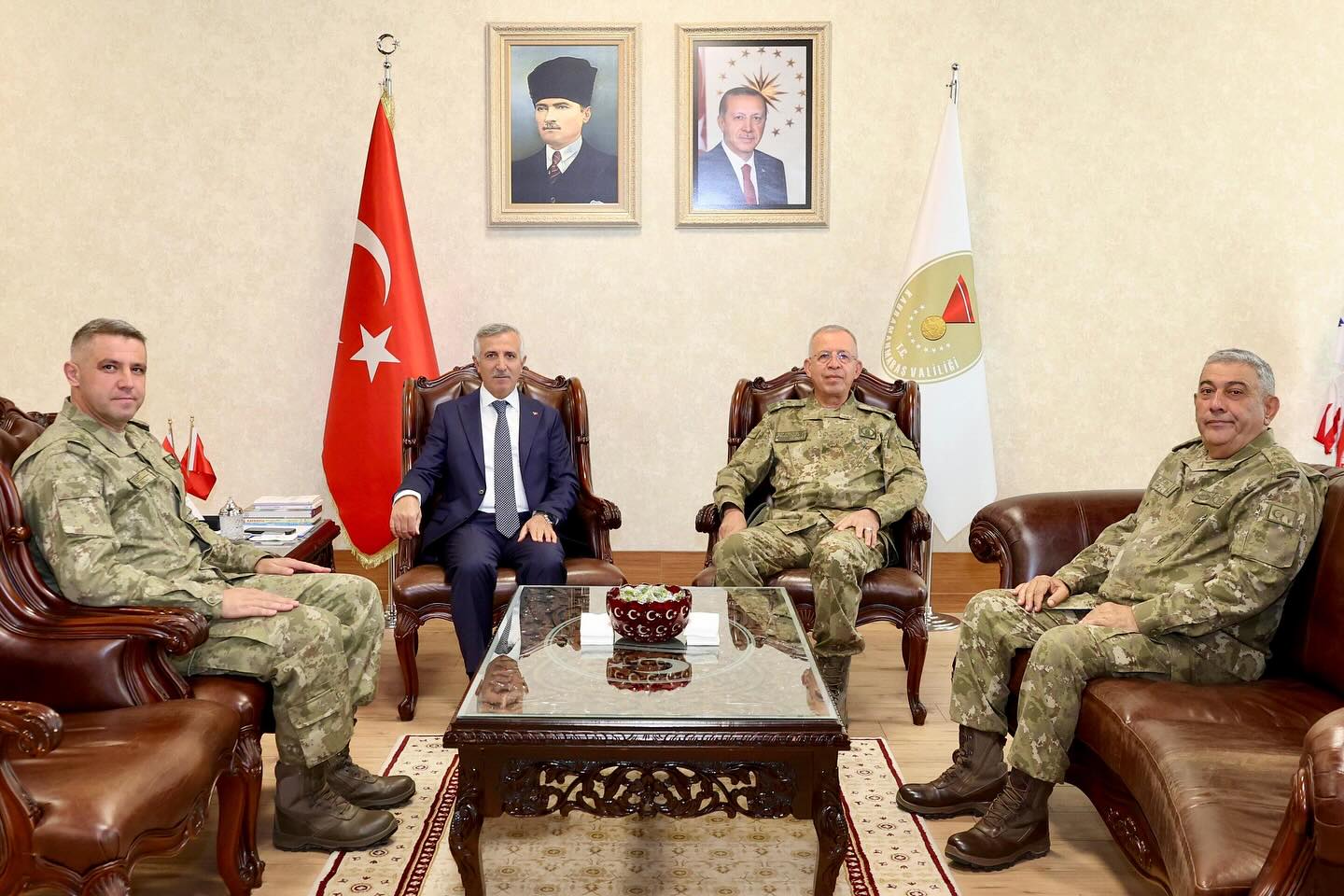 2’Nci Ordu Komutanı Korgeneral Zorlu Topaloğlu’ndan Vali Ünlüer’e Ziyaret3