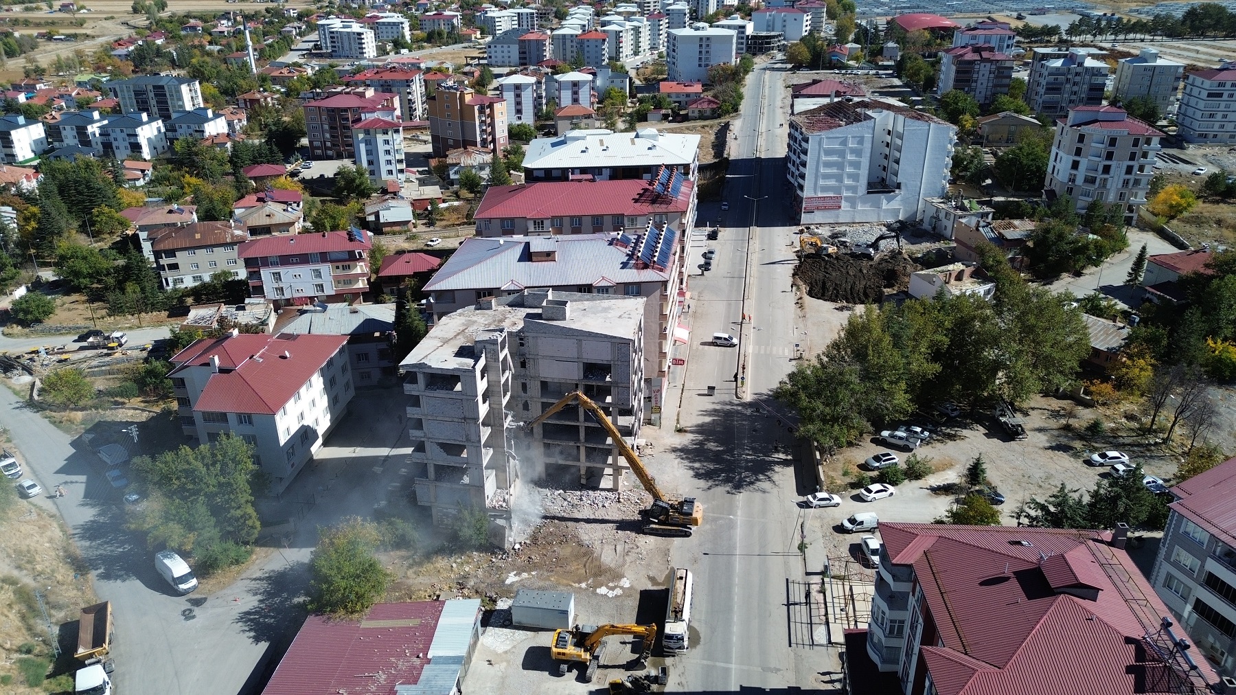 Afşin’de 4. Rezerv Alanında İlk Yıkım Başladı (2)