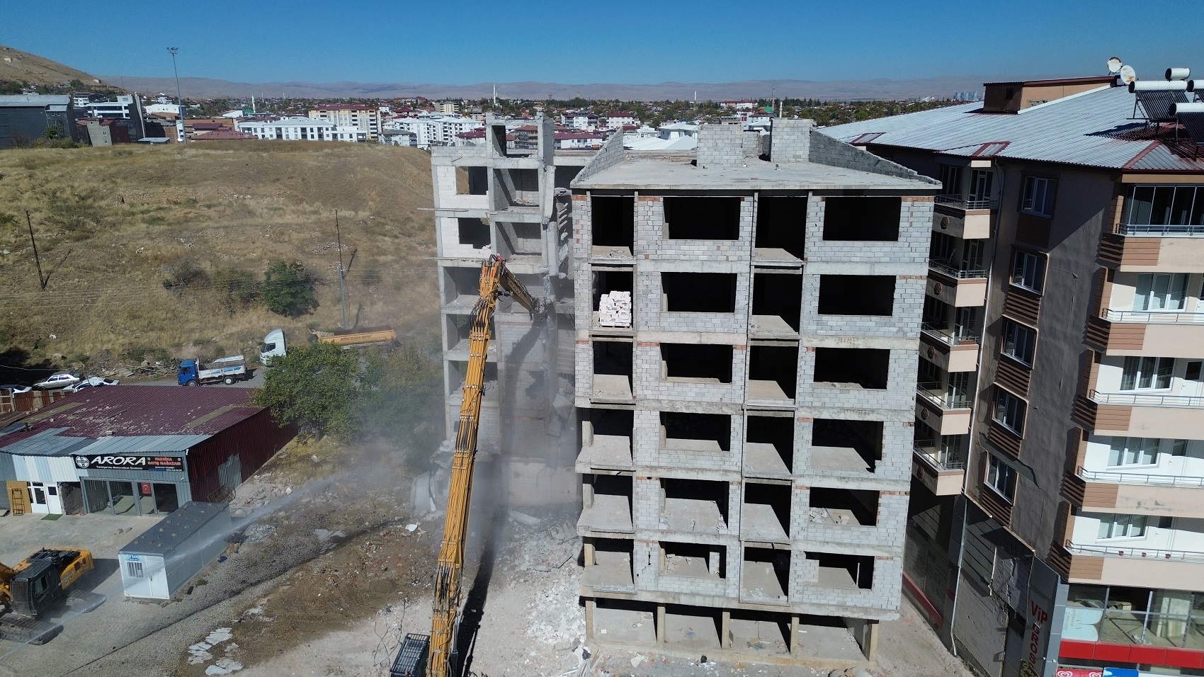 Afşin’de 4. Rezerv Alanında İlk Yıkım Başladı (5)