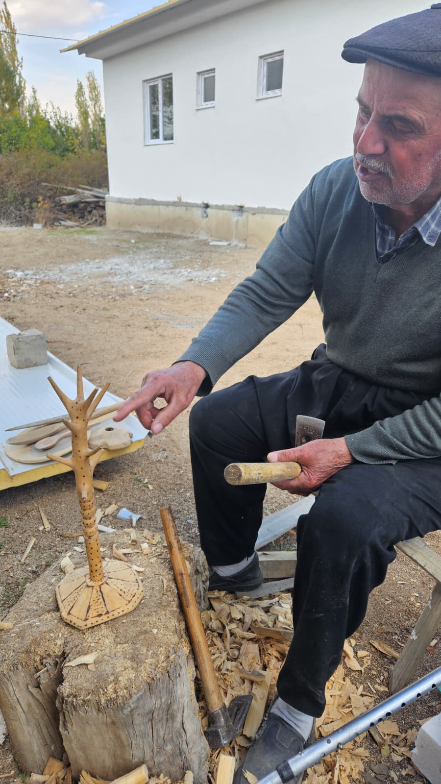 Afşin’de Ağaçları Sanat Eserine Dönüştürüyor