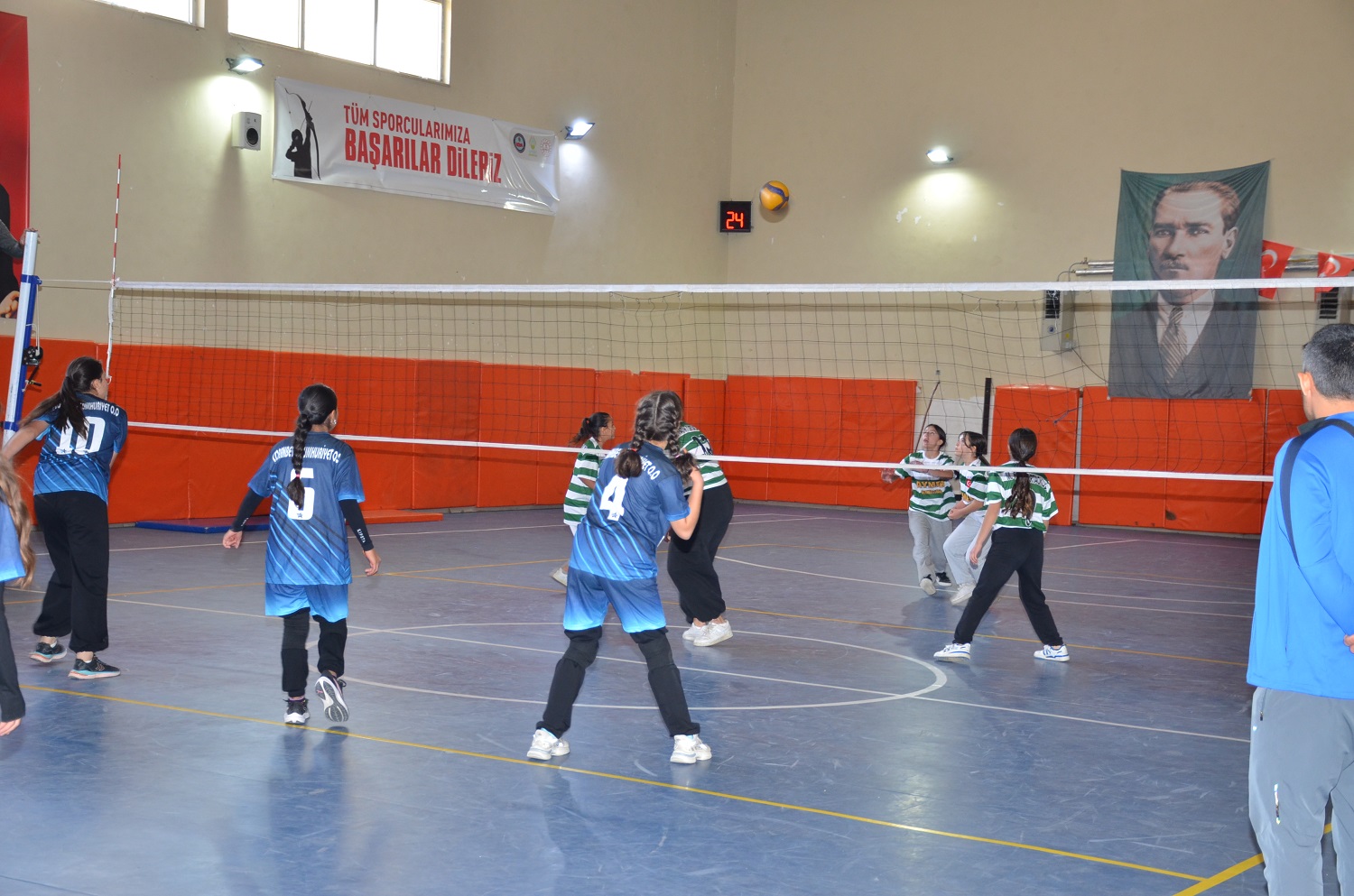 Afşin’de Okullar Arası Voleybol Turnuvası Başladı (1)
