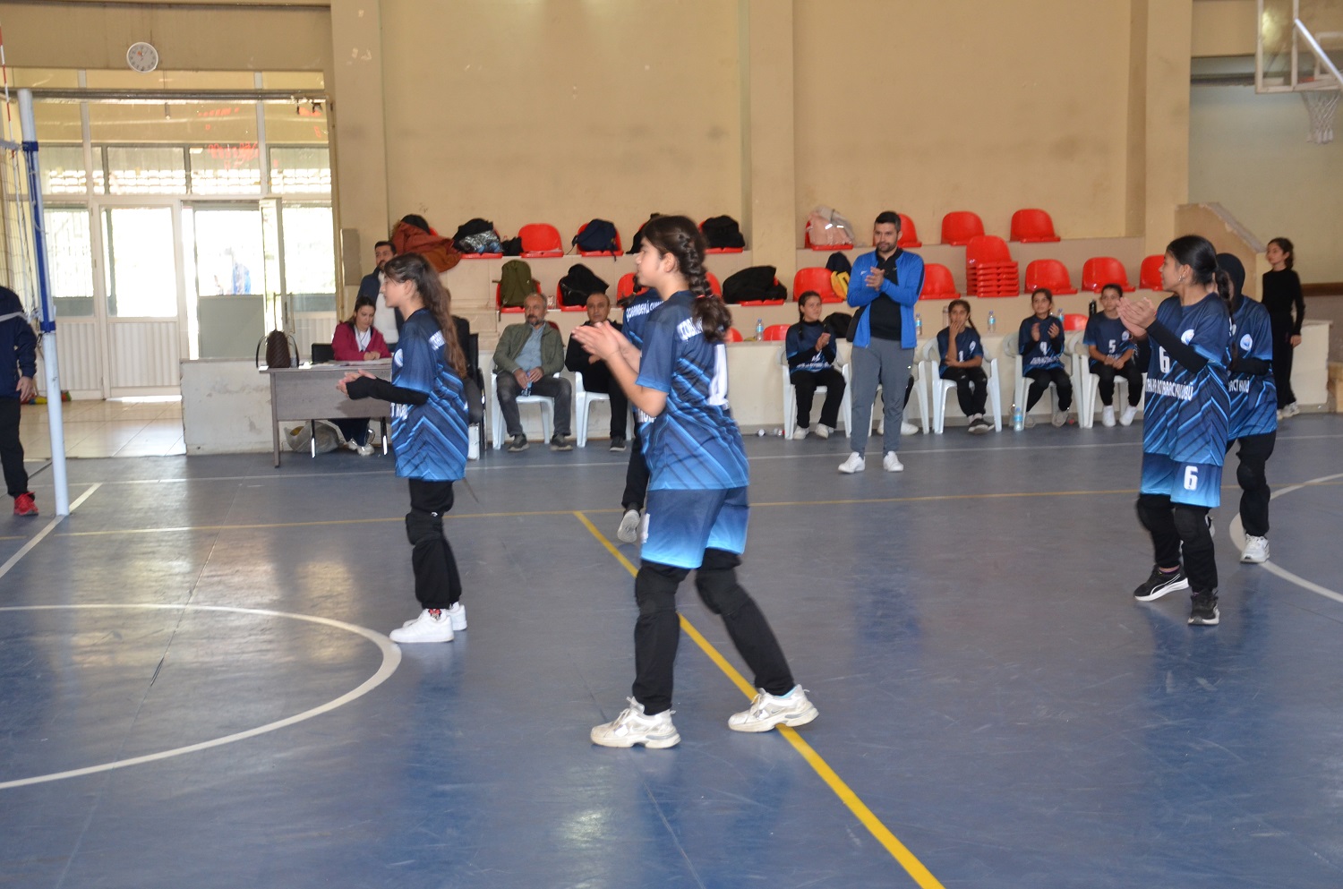 Afşin’de Okullar Arası Voleybol Turnuvası Başladı (6)