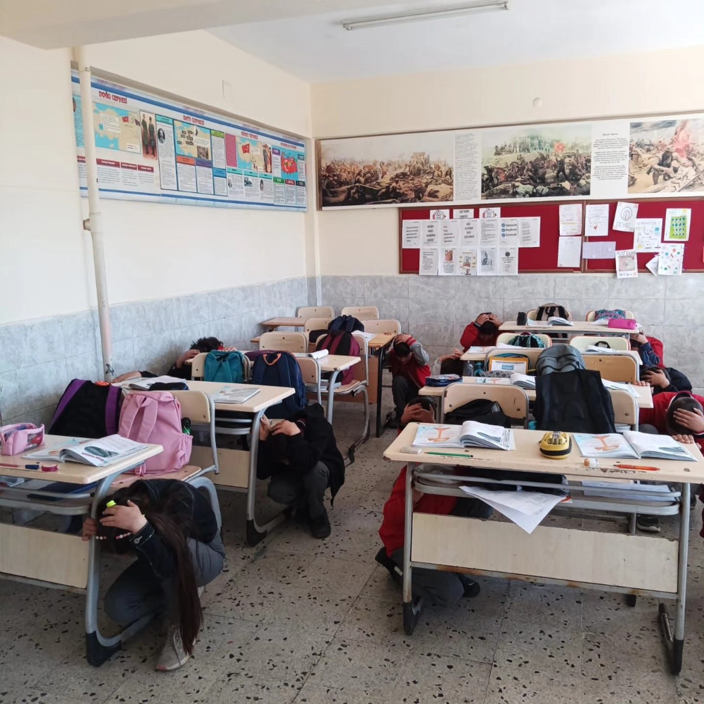 Afşin’de Okullarda Deprem Tatbikatı Gerçekleştirildi-1