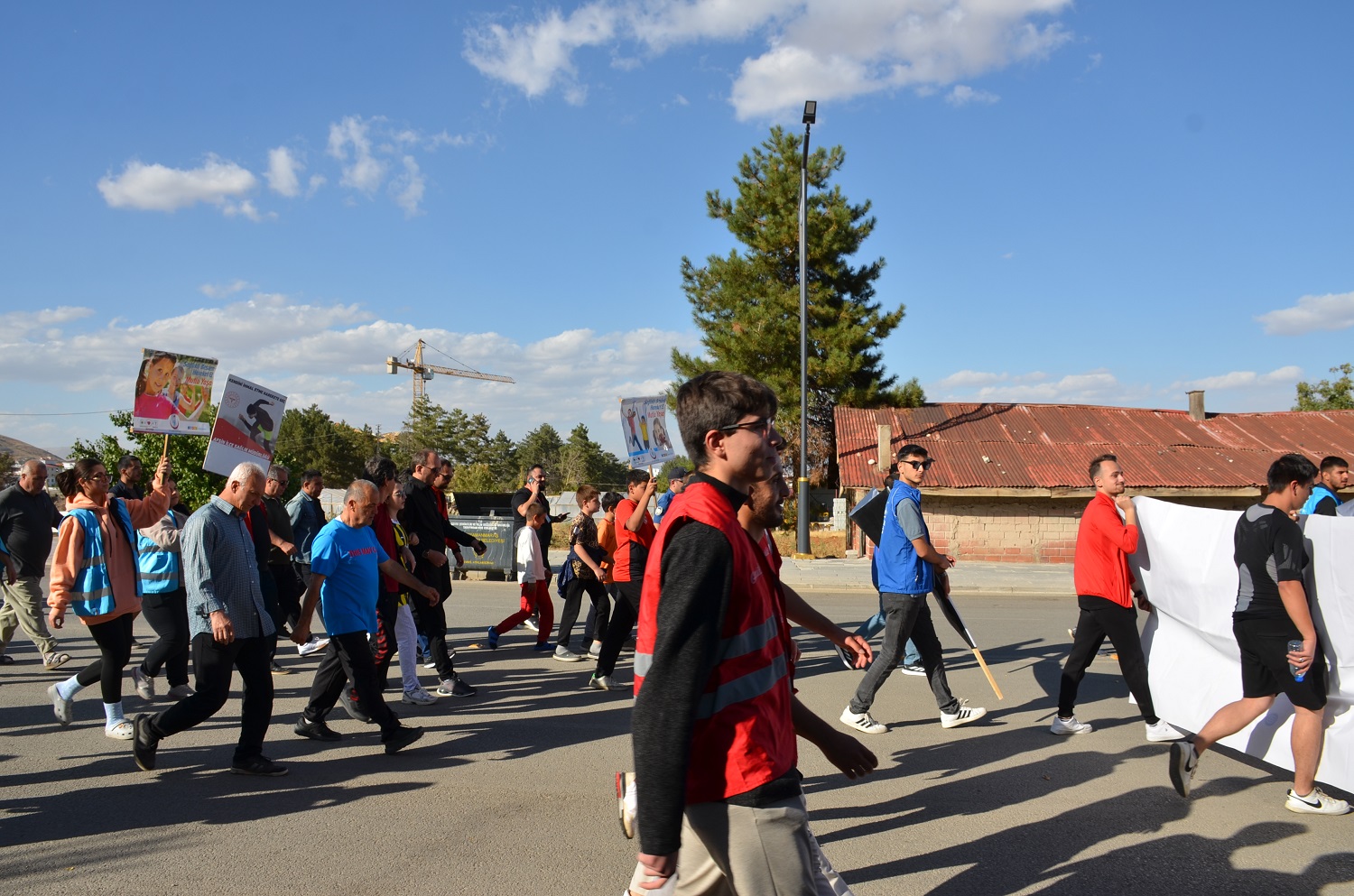 Afşin’de “Sağlık İçin Harekete Geç” Yürüyüşü Düzenlendi (5)-1
