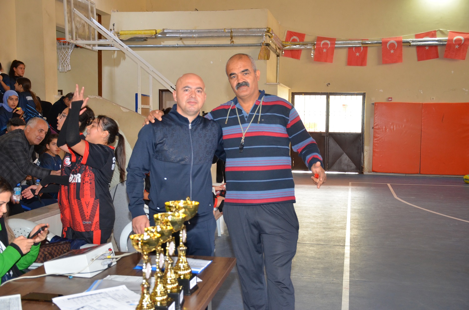 Afşin’de Yıldız Kızlar Voleybol Şampiyonu Mahzuni Şerif Ortaokulu (1)