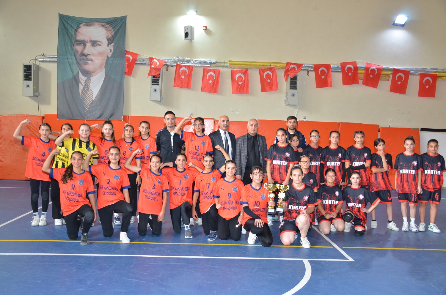 Afşin’de Yıldız Kızlar Voleybol Şampiyonu Mahzuni Şerif Ortaokulu (14)