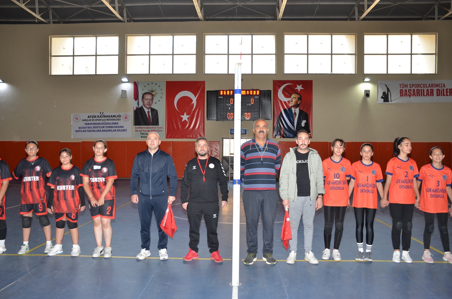 Afşin’de Yıldız Kızlar Voleybol Şampiyonu Mahzuni Şerif Ortaokulu (2)