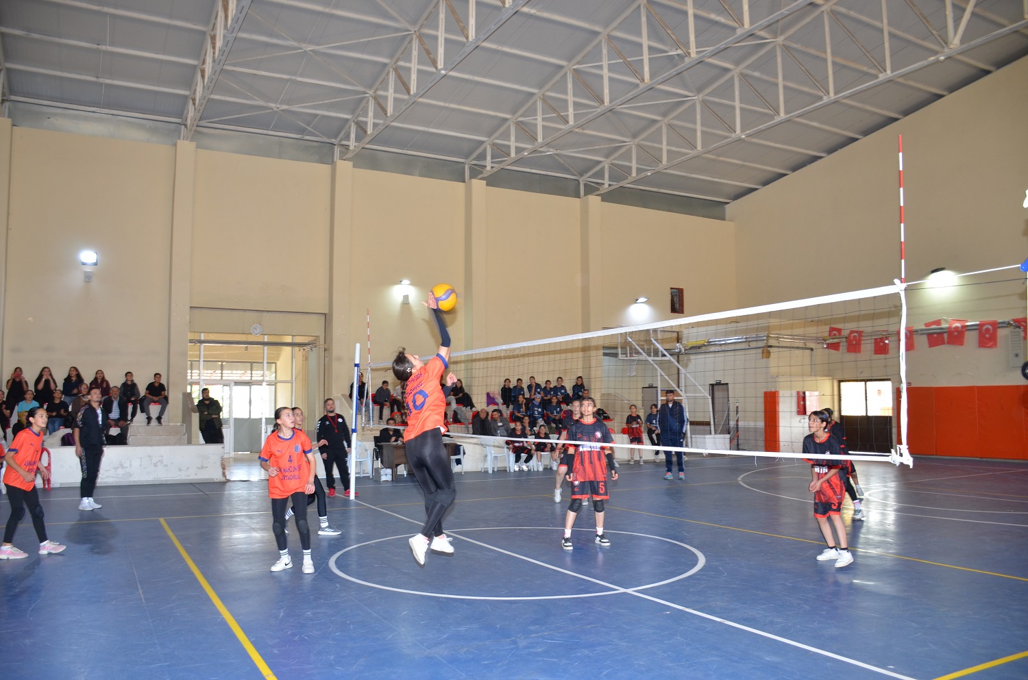 Afşin’de Yıldız Kızlar Voleybol Şampiyonu Mahzuni Şerif Ortaokulu (5)