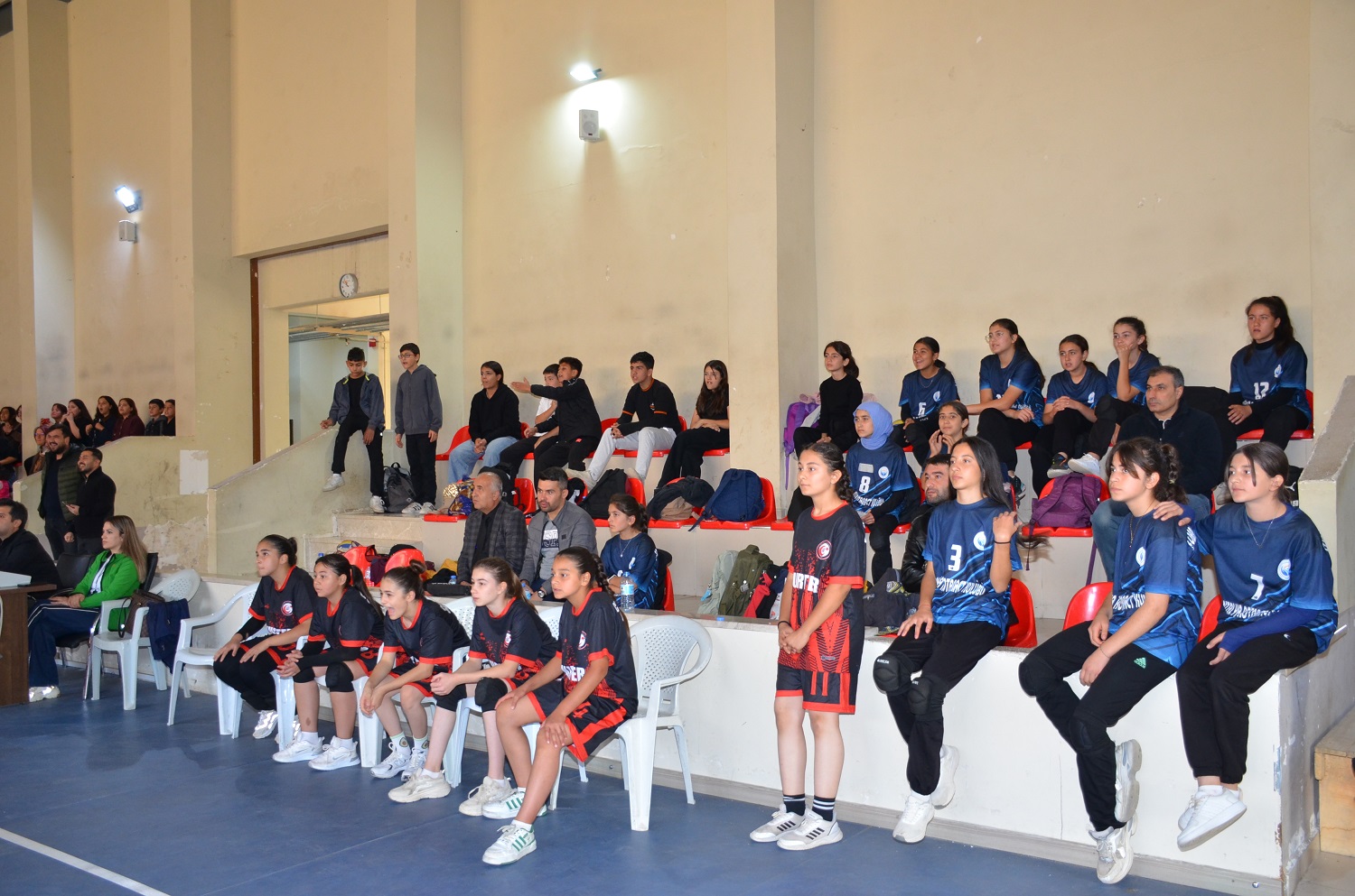 Afşin’de Yıldız Kızlar Voleybol Şampiyonu Mahzuni Şerif Ortaokulu (7)