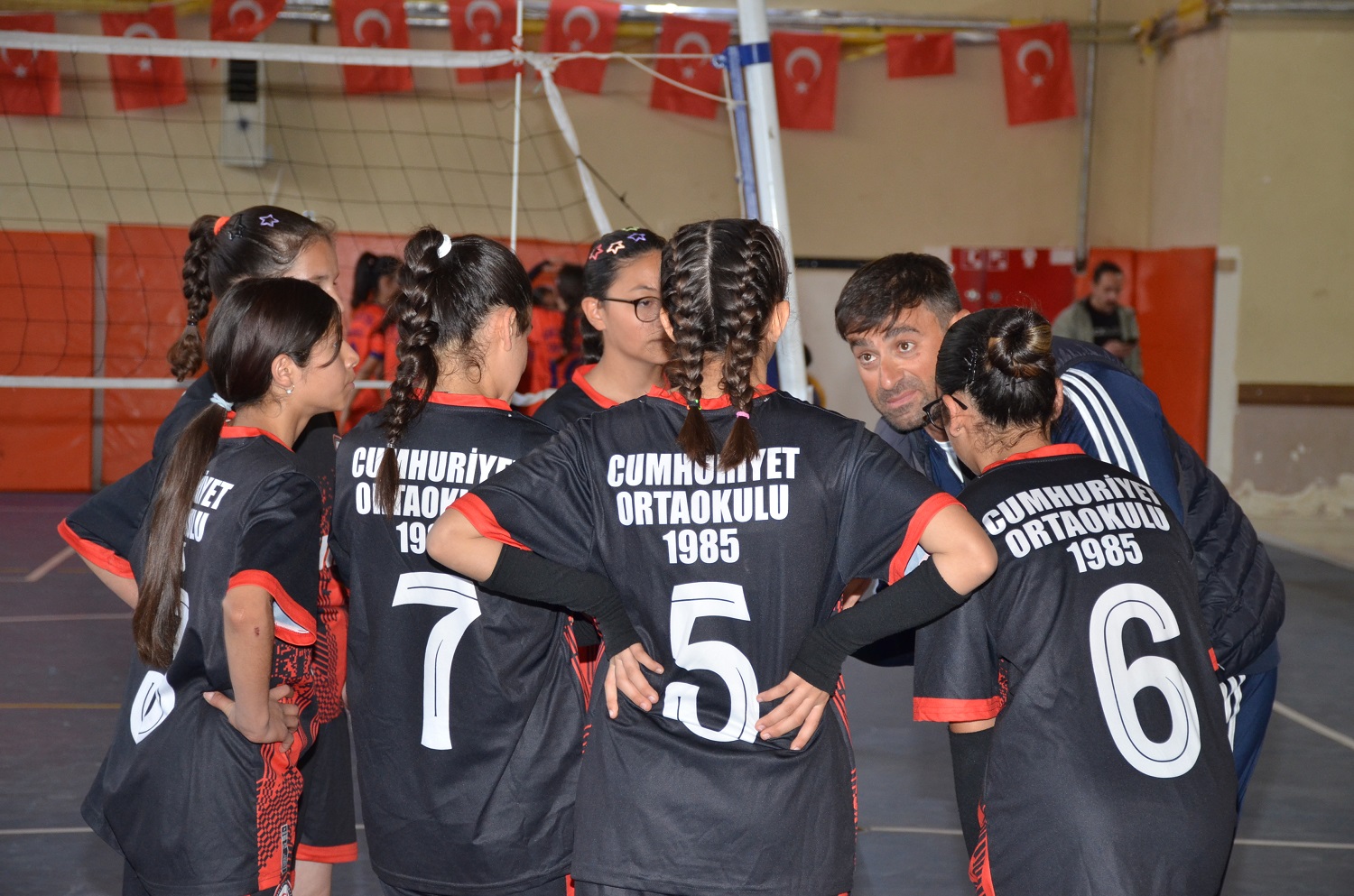 Afşin’de Yıldız Kızlar Voleybol Şampiyonu Mahzuni Şerif Ortaokulu (8)