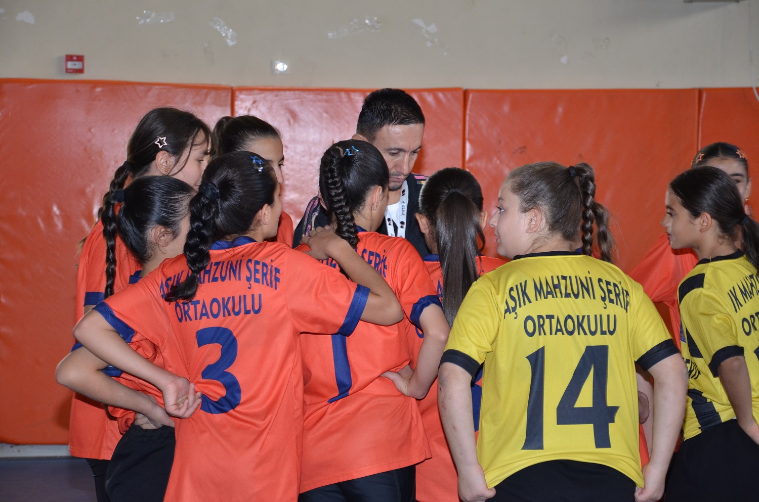 Afşin’de Yıldız Kızlar Voleybol Şampiyonu Mahzuni Şerif Ortaokulu (9)