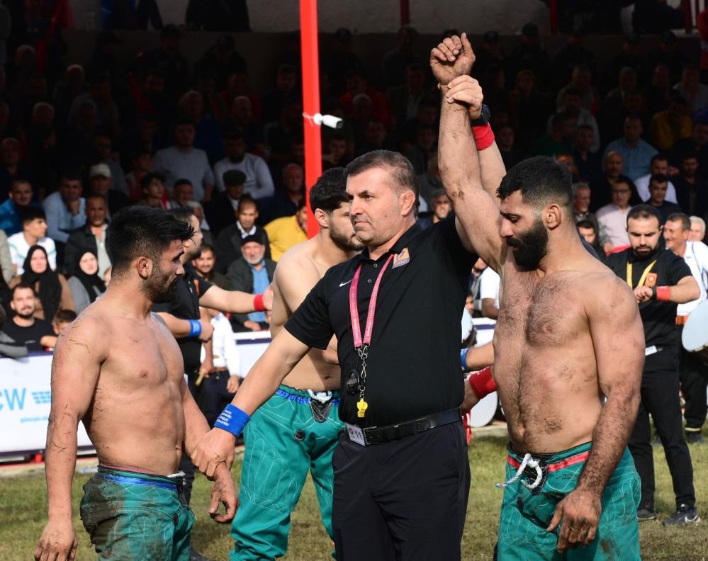 Altın Kemer Ve Madalyalar Türk Pehlivanların 5