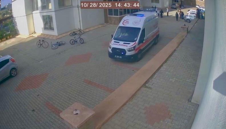 Apartman Önünde Oynayan 8 Yaşındaki Çocuğa Tokat Ve Tekme! 5