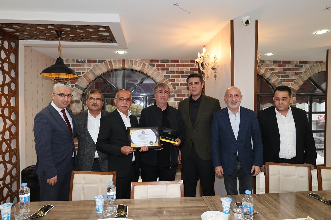 Başkan Erkan Gürbüz’e “Hizmet Dalı Ödülü”5