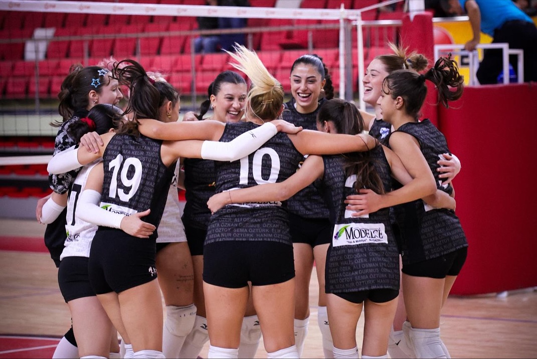 Başkan Gürbüz, Elbistan Fk’nın Galibiyet Sevincine Ortak Oldu5