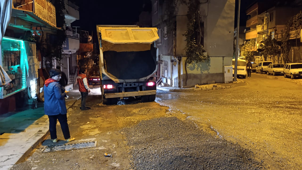 Büyükşehir’den Yağış Sonrası Gece Boyu Yoğun Mesai (1)