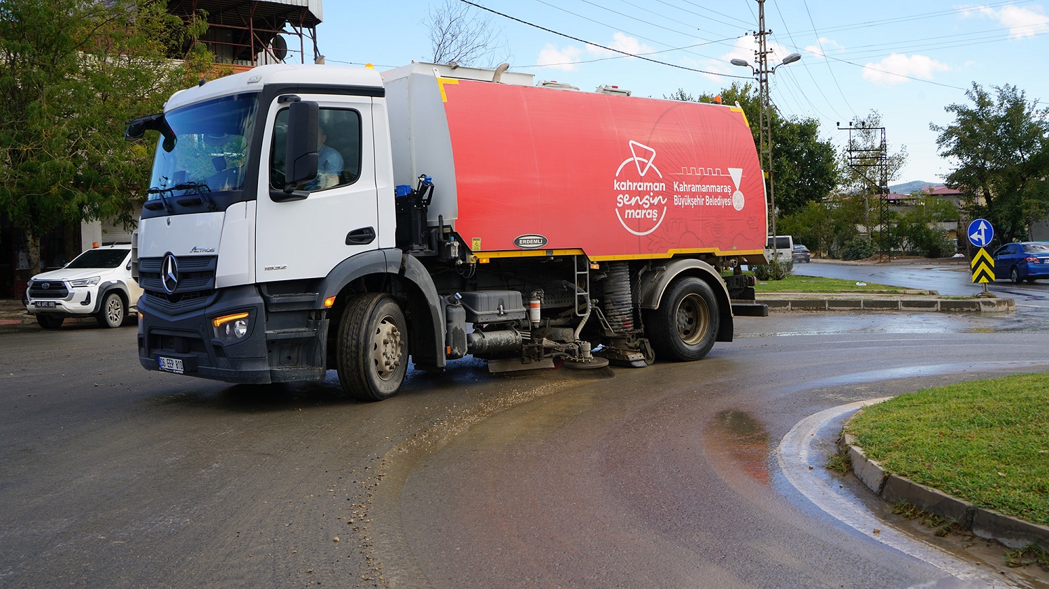 Büyükşehir’den Yağış Sonrası Hızlı Müdahale; Ekipler Sahada, Şehir Temizleniyor (2)