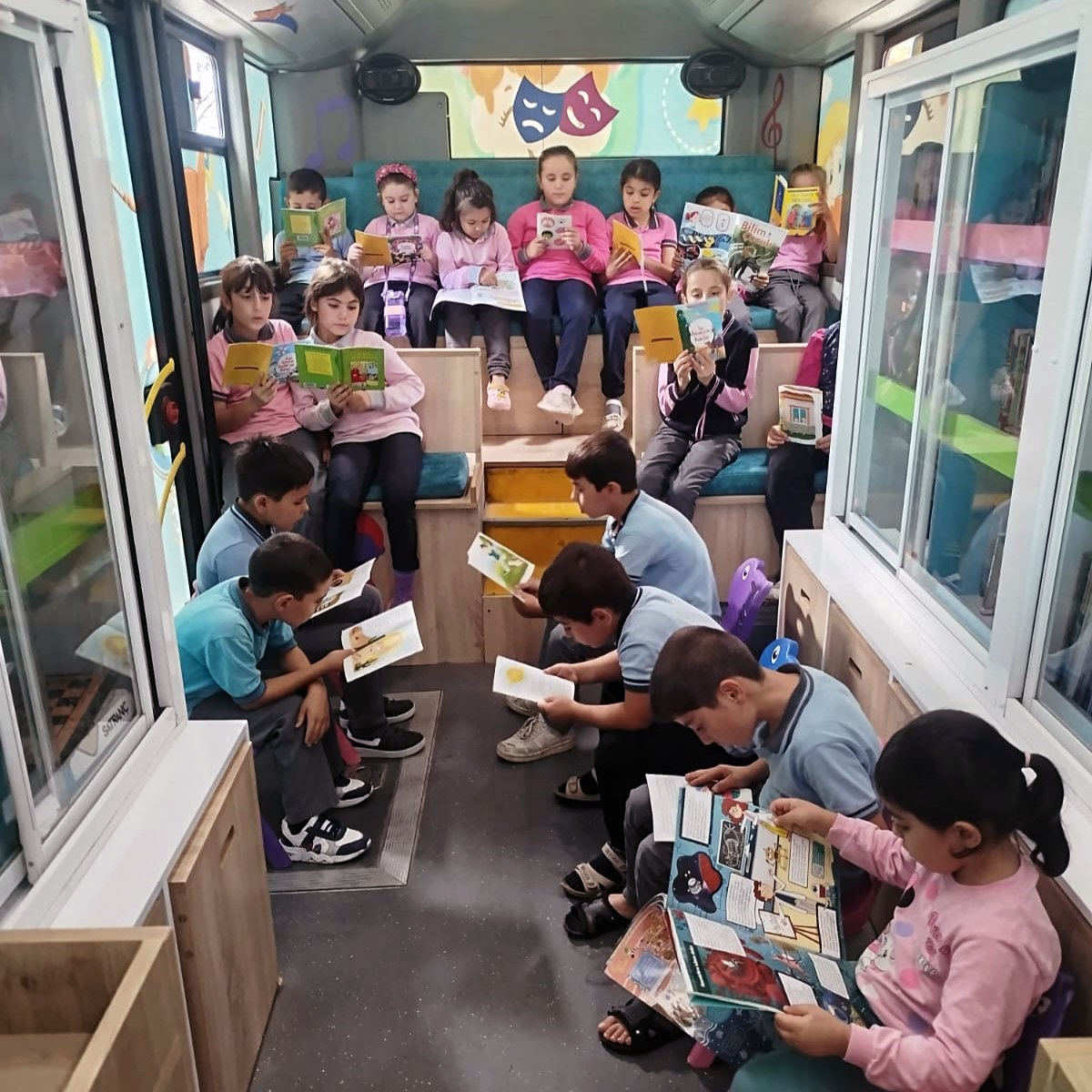 Büyükşehir’in Mobil Çocuk Kütüphanesi Her Yerde (3)