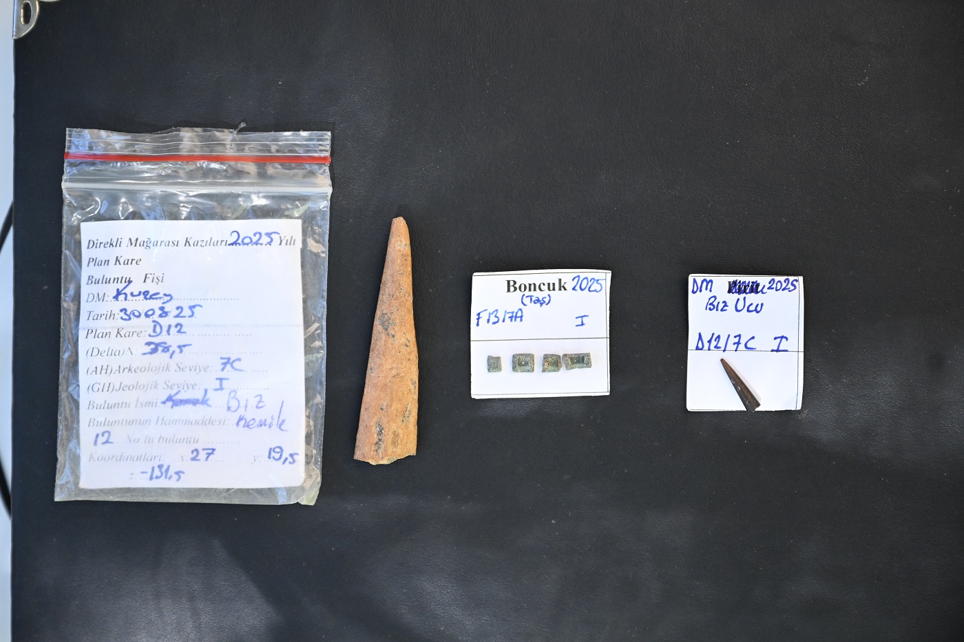 Direkli Mağarası'nda Yaklaşık 13 Bin Yıllık Delici El Aleti Ve Boncuklar Bulundu (14)