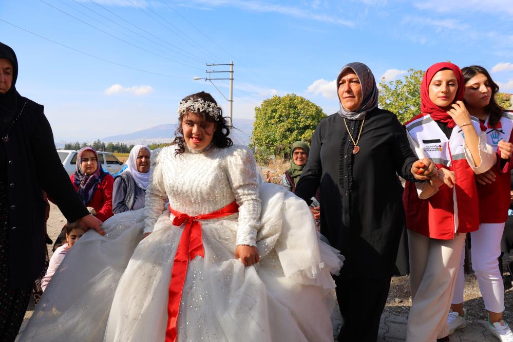 Down Sendromlu Melek'in Gelinlik Hayali Gerçek Oldu 3