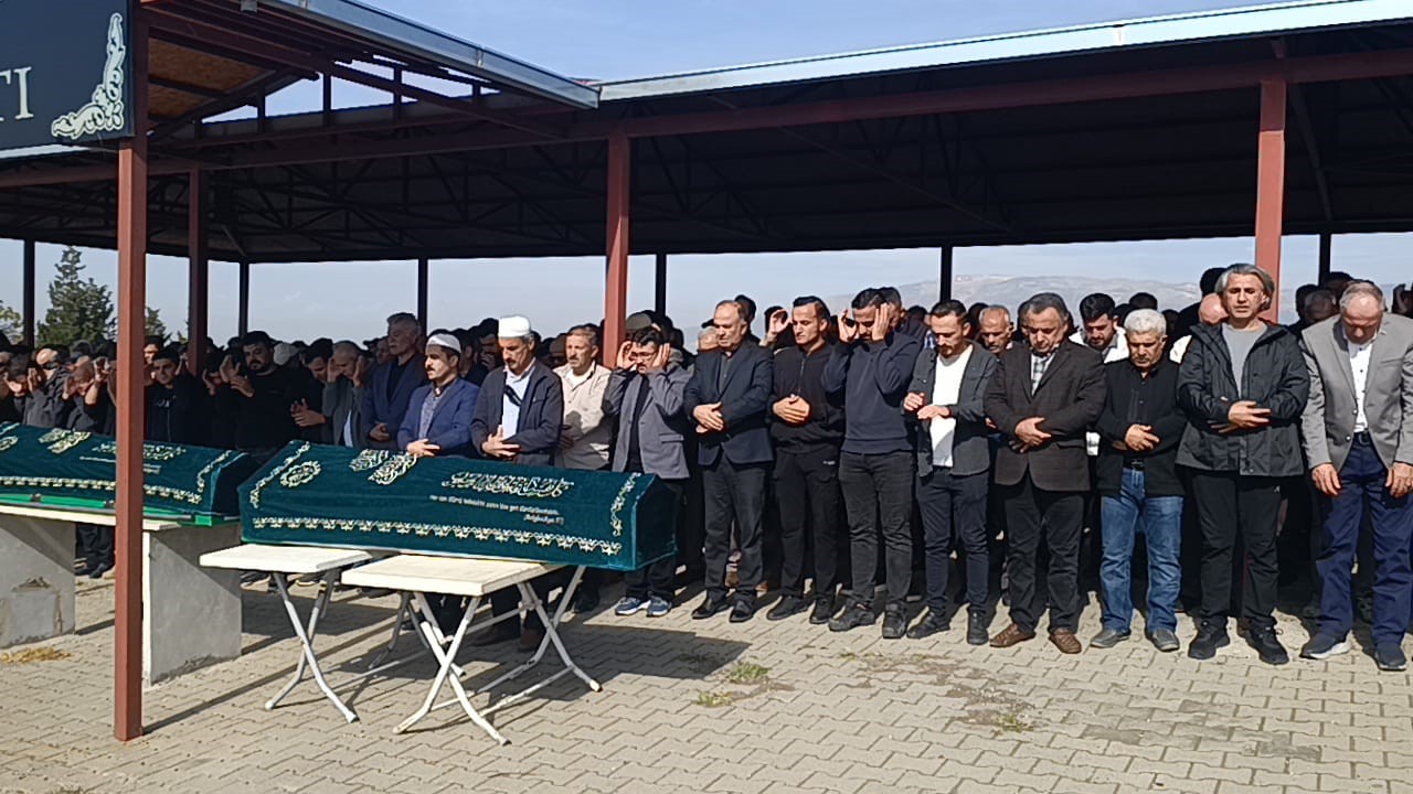Eski Eşi Tarafından Öldürülen Kadın İle Annesinin Cenazeleri Defnedildi (1)