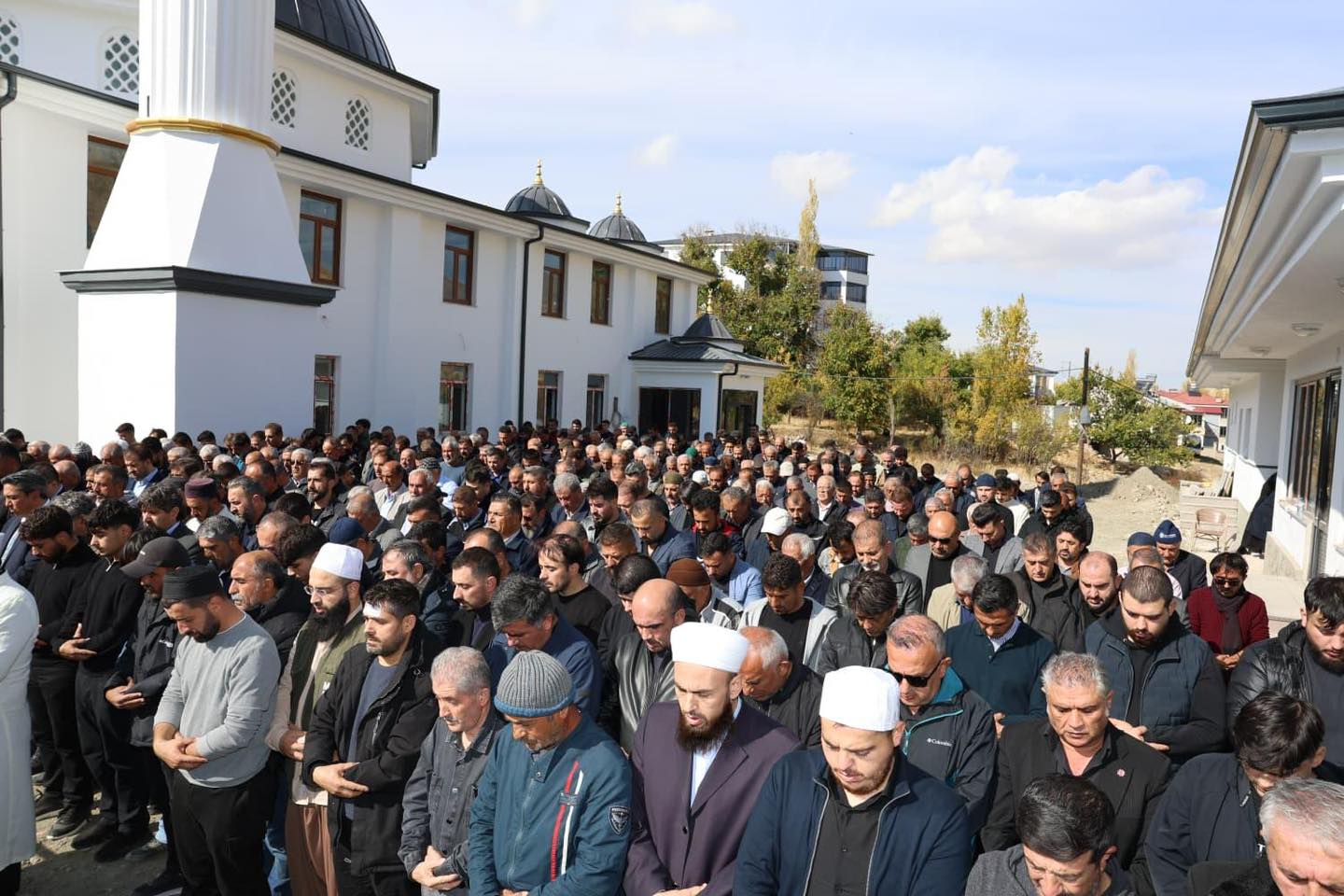 Gaz Patlamasında Hayatını Kaybeden Fadime Gül Toprağa Verildi 3